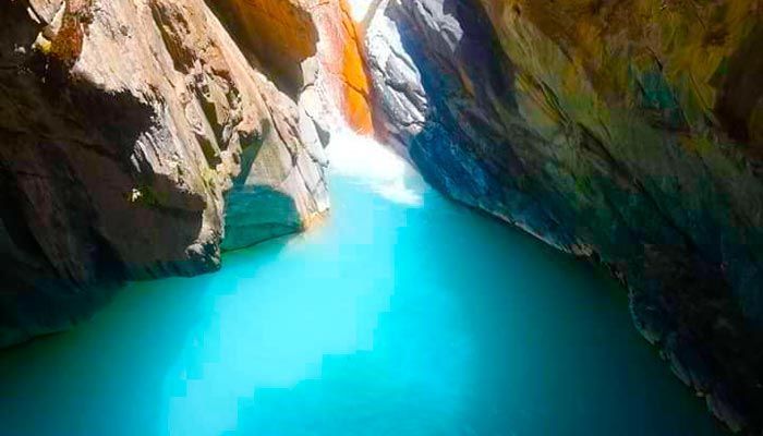 Tour de Laguna Espejo azul de Muñapata en Urcos