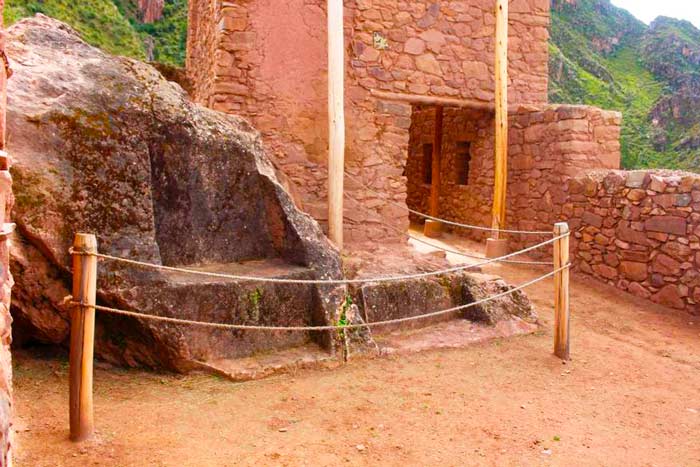 La catarata de Perolniyoc y las ruinas de Raqaypata