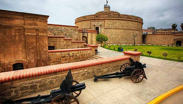 City Tour Callao Monumental + Fortaleza del Real Felipe
