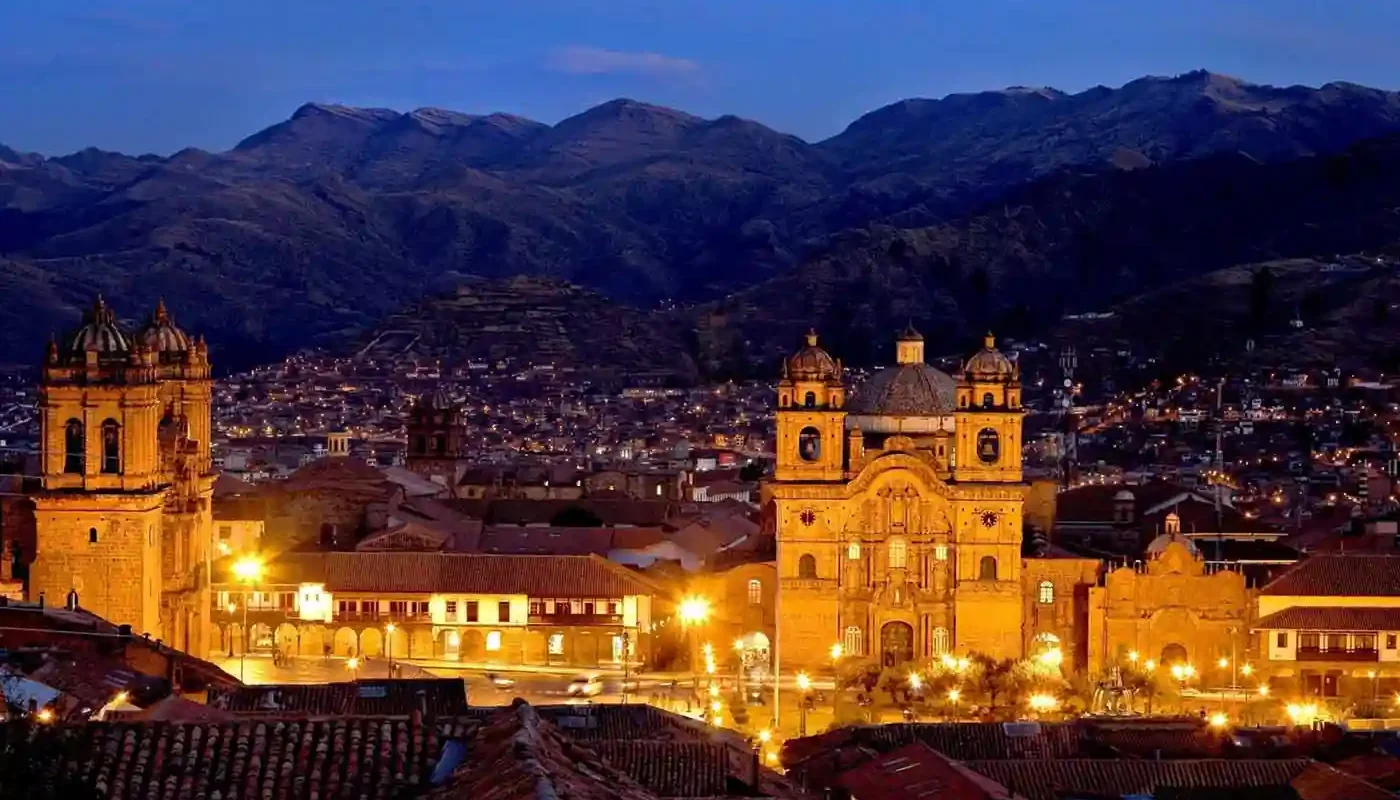 Tour a pie de noche por Cusco