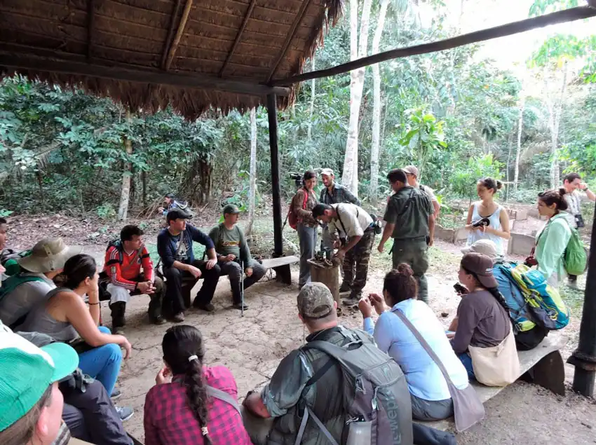 Collpa de Guacamayos Chuncho + lago Sandoval 4d/3n