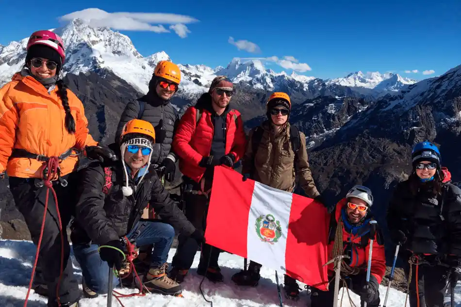 Escalada al Nevado Mateo desde Huaraz