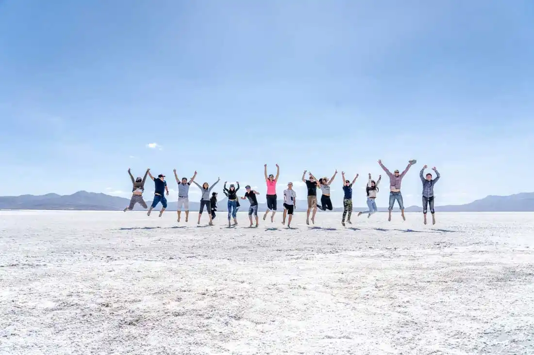 Excursión a la laguna y salar de Salinas + Aguas termales de Lojen