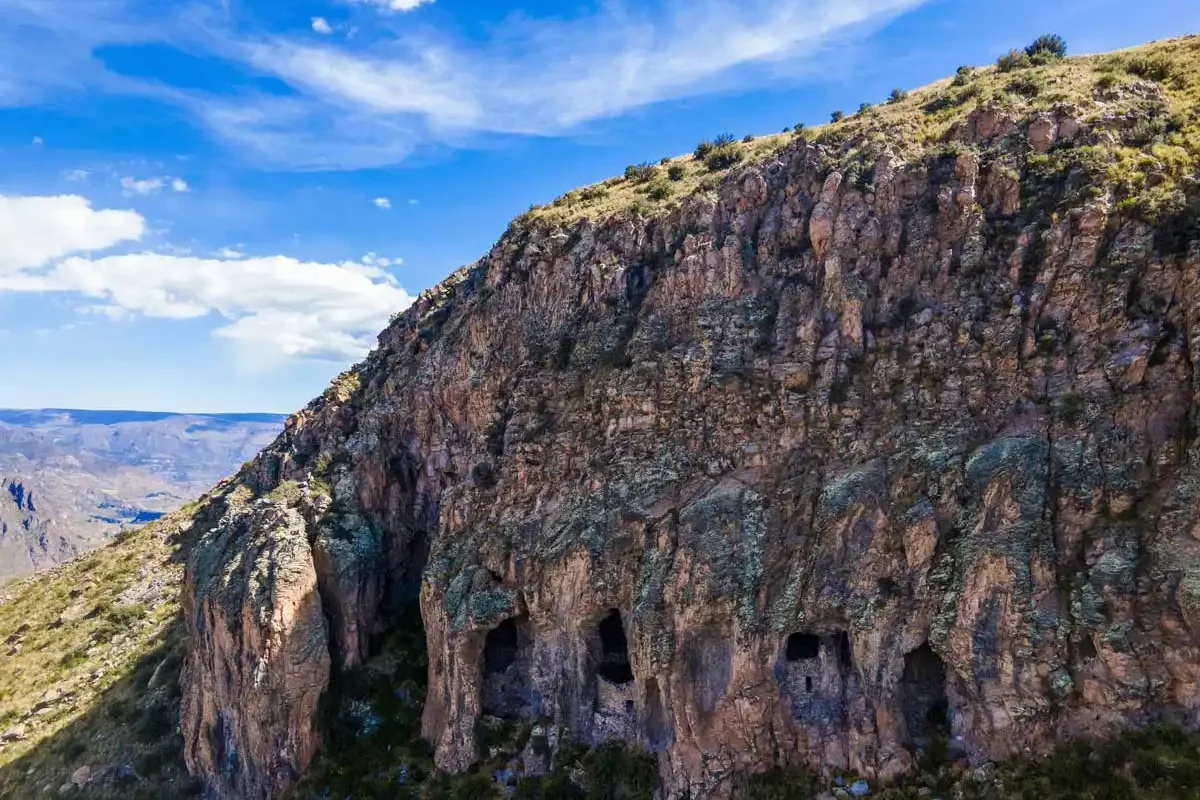 Excursión a las Colcas de Pumunuta