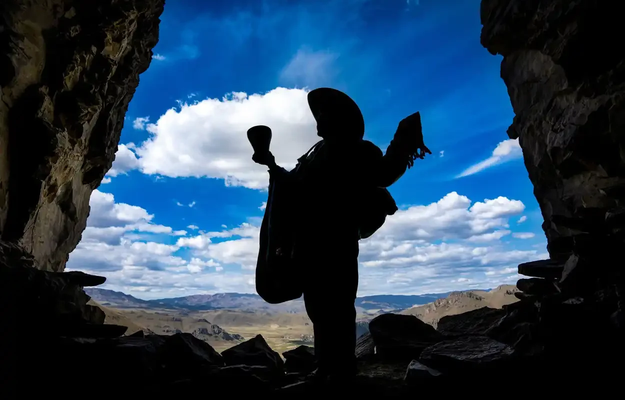 Excursión a las Colcas de Pumunuta