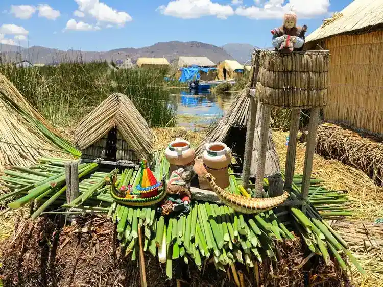 Tour a las islas flotantes de los Uros